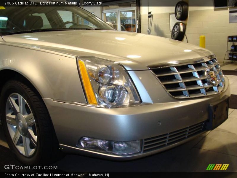 Light Platinum Metallic / Ebony Black 2006 Cadillac DTS
