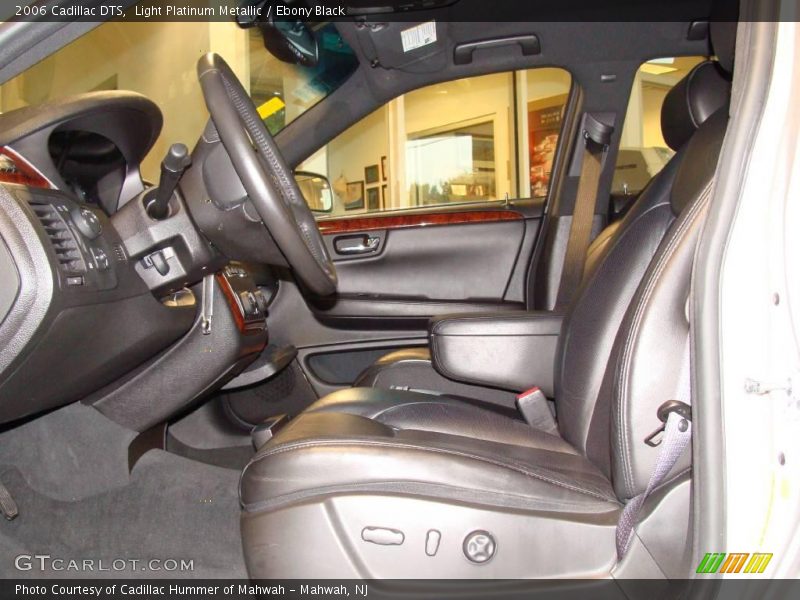 Light Platinum Metallic / Ebony Black 2006 Cadillac DTS