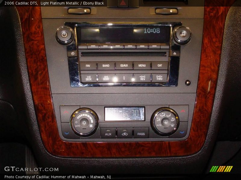 Light Platinum Metallic / Ebony Black 2006 Cadillac DTS