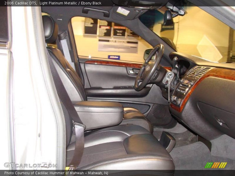 Light Platinum Metallic / Ebony Black 2006 Cadillac DTS