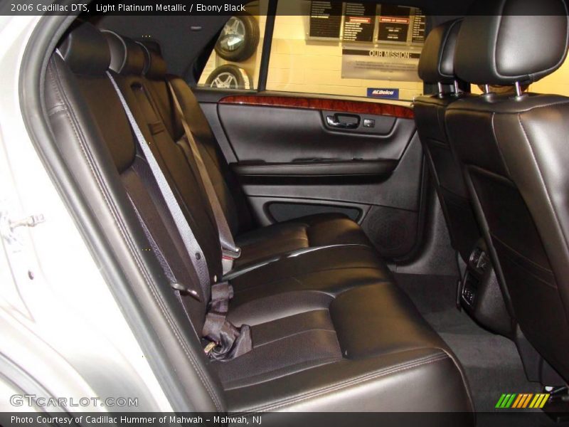 Light Platinum Metallic / Ebony Black 2006 Cadillac DTS
