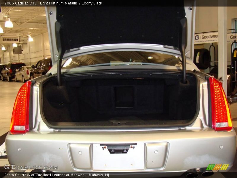 Light Platinum Metallic / Ebony Black 2006 Cadillac DTS