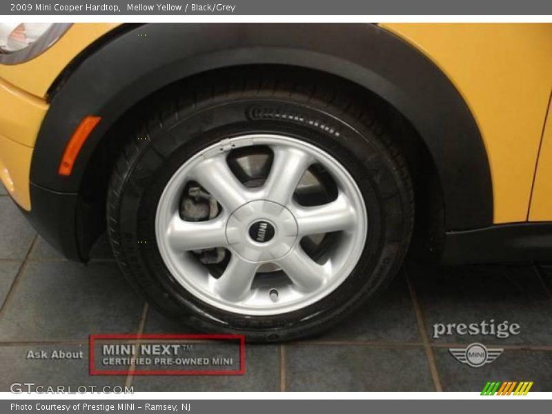 Mellow Yellow / Black/Grey 2009 Mini Cooper Hardtop