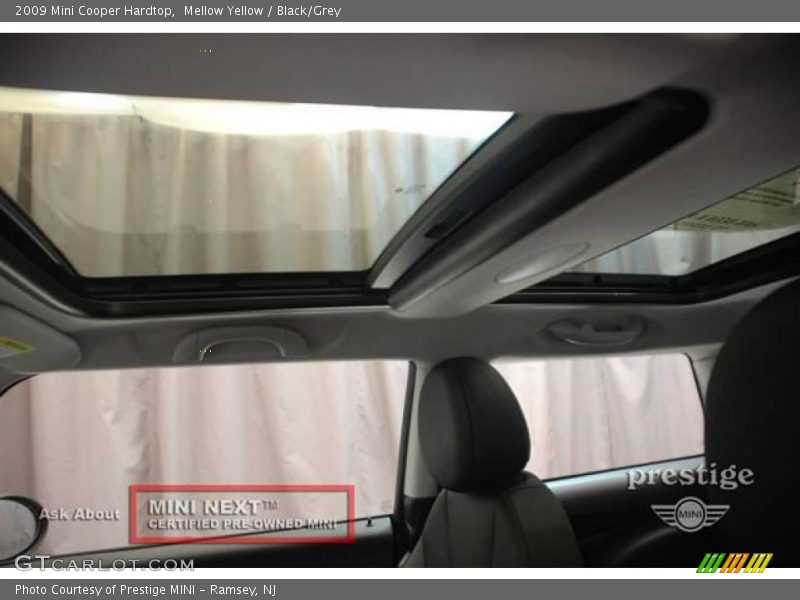 Mellow Yellow / Black/Grey 2009 Mini Cooper Hardtop