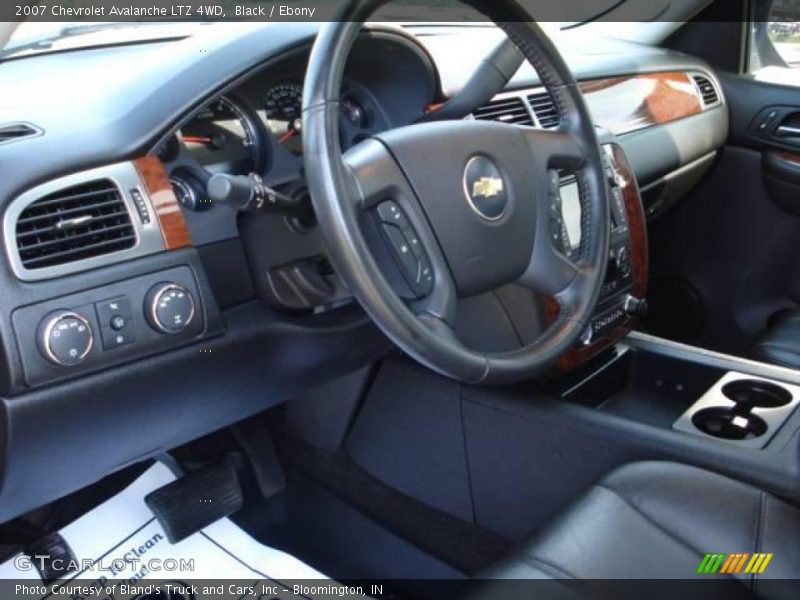 Black / Ebony 2007 Chevrolet Avalanche LTZ 4WD