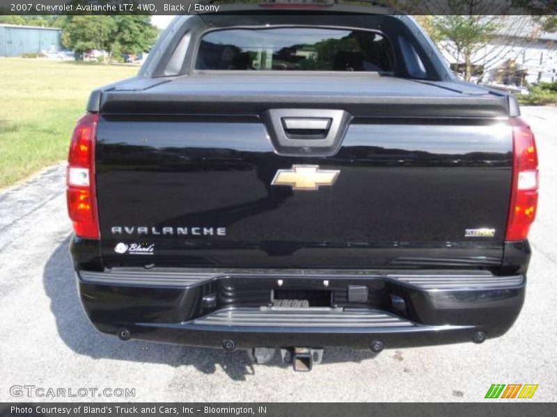 Black / Ebony 2007 Chevrolet Avalanche LTZ 4WD