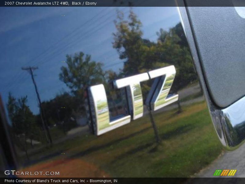 Black / Ebony 2007 Chevrolet Avalanche LTZ 4WD
