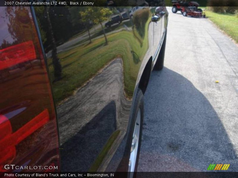 Black / Ebony 2007 Chevrolet Avalanche LTZ 4WD