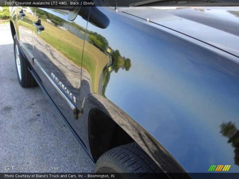 Black / Ebony 2007 Chevrolet Avalanche LTZ 4WD