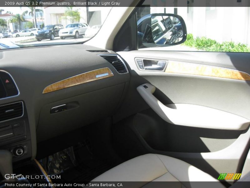 Brilliant Black / Light Gray 2009 Audi Q5 3.2 Premium quattro
