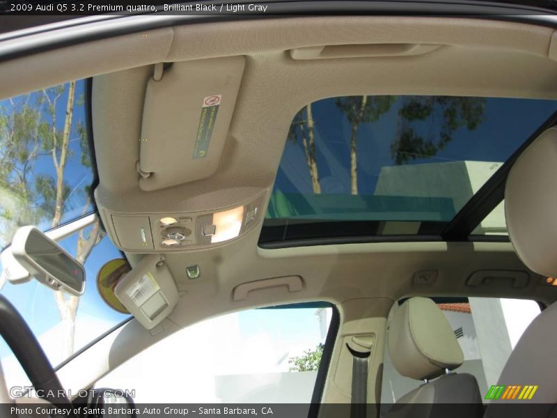 Brilliant Black / Light Gray 2009 Audi Q5 3.2 Premium quattro