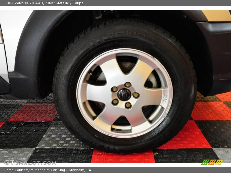 Silver Metallic / Taupe 2004 Volvo XC70 AWD