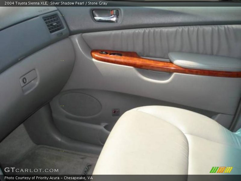 Silver Shadow Pearl / Stone Gray 2004 Toyota Sienna XLE
