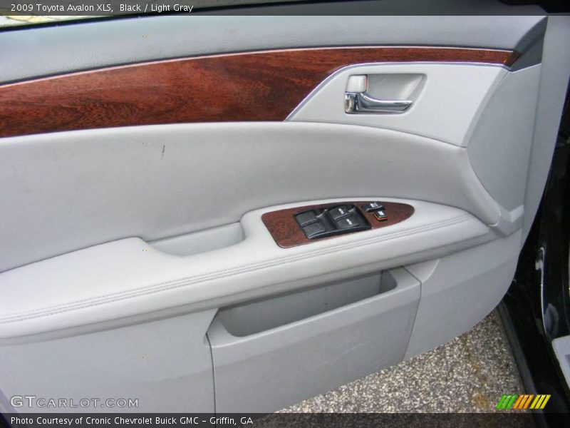 Black / Light Gray 2009 Toyota Avalon XLS