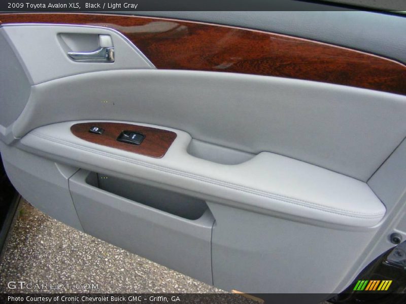 Black / Light Gray 2009 Toyota Avalon XLS