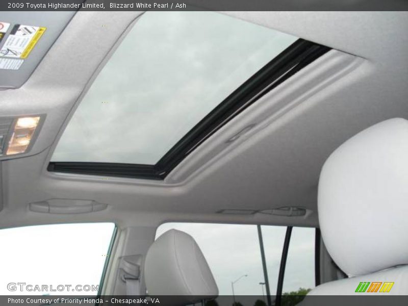 Blizzard White Pearl / Ash 2009 Toyota Highlander Limited