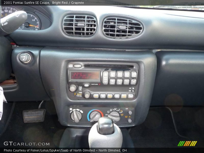 Bright Red / Graphite 2001 Pontiac Sunfire SE Coupe