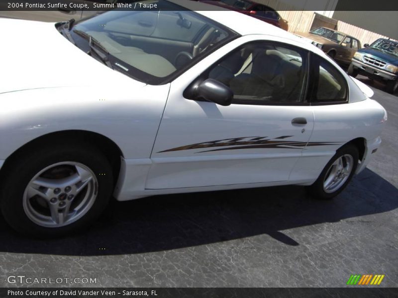 Summit White / Taupe 2004 Pontiac Sunfire Coupe