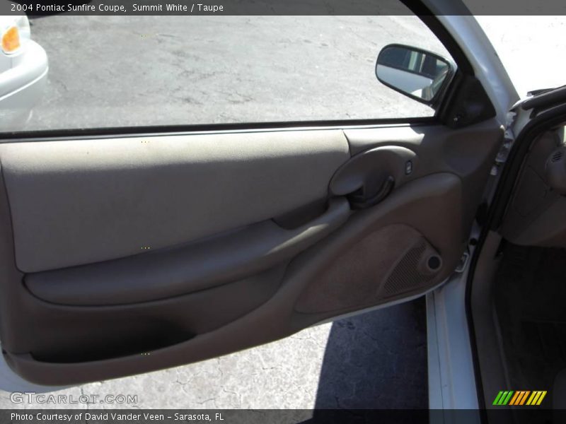 Summit White / Taupe 2004 Pontiac Sunfire Coupe