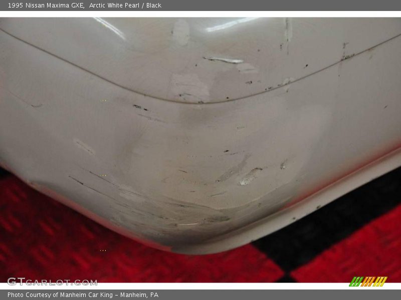 Arctic White Pearl / Black 1995 Nissan Maxima GXE