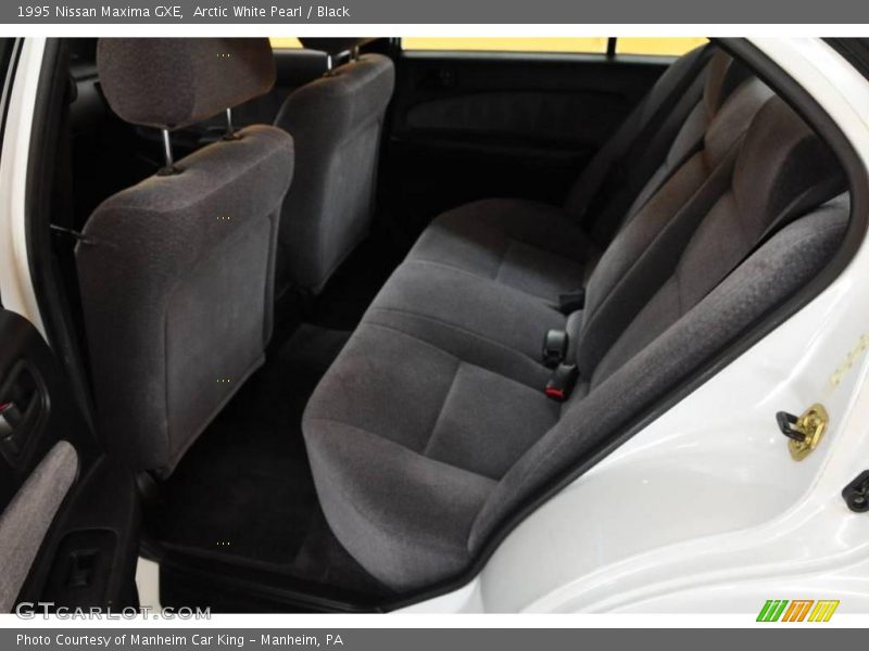 Arctic White Pearl / Black 1995 Nissan Maxima GXE