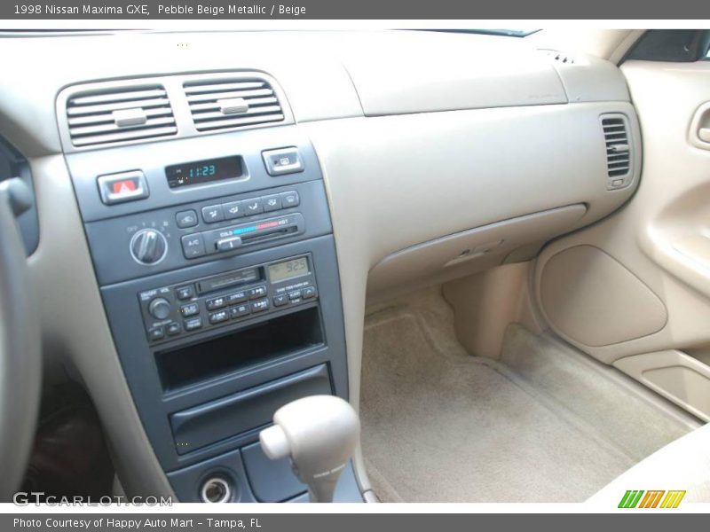 Pebble Beige Metallic / Beige 1998 Nissan Maxima GXE