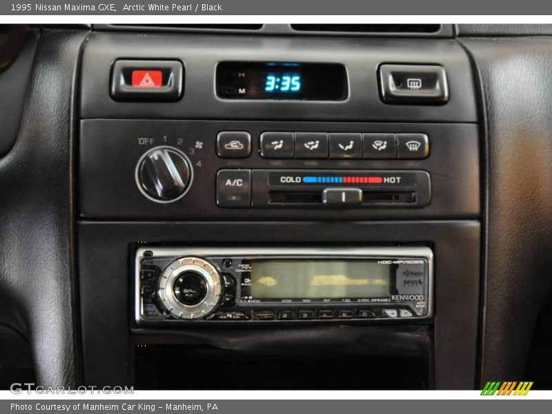 Arctic White Pearl / Black 1995 Nissan Maxima GXE