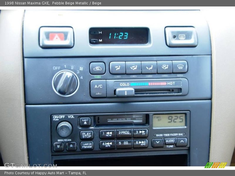 Pebble Beige Metallic / Beige 1998 Nissan Maxima GXE