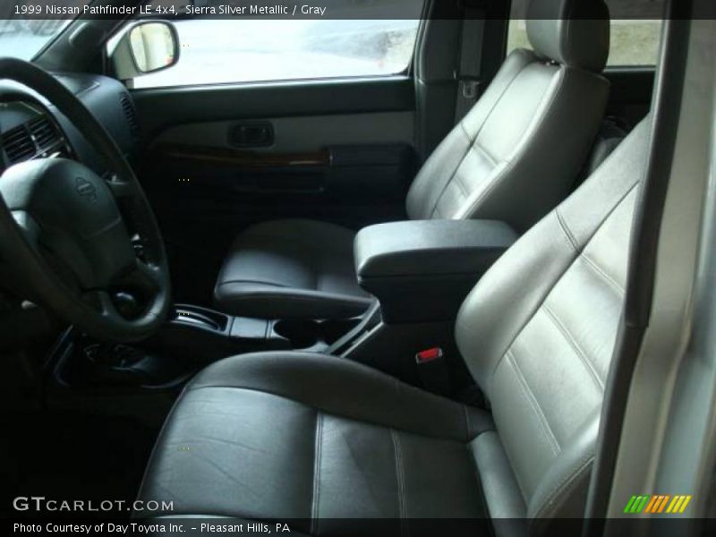 Sierra Silver Metallic / Gray 1999 Nissan Pathfinder LE 4x4