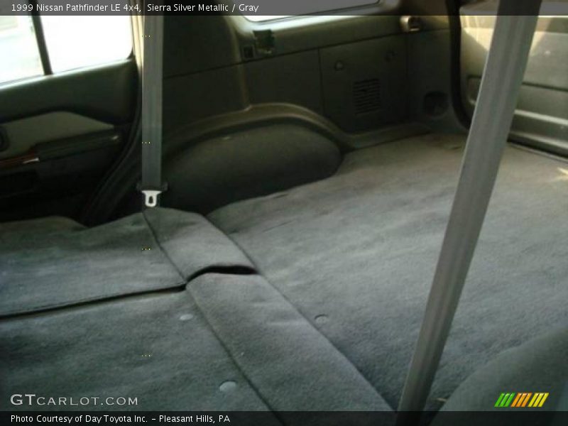 Sierra Silver Metallic / Gray 1999 Nissan Pathfinder LE 4x4