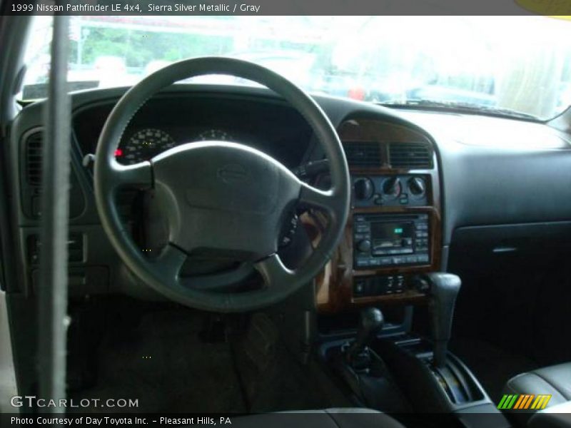 Sierra Silver Metallic / Gray 1999 Nissan Pathfinder LE 4x4