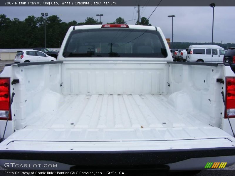 White / Graphite Black/Titanium 2007 Nissan Titan XE King Cab