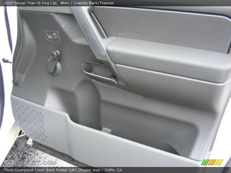 White / Graphite Black/Titanium 2007 Nissan Titan XE King Cab