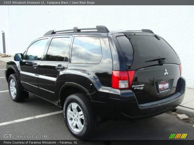 Kalapana Black / Sand Blast Beige 2005 Mitsubishi Endeavor LS