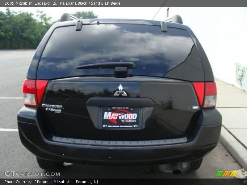 Kalapana Black / Sand Blast Beige 2005 Mitsubishi Endeavor LS