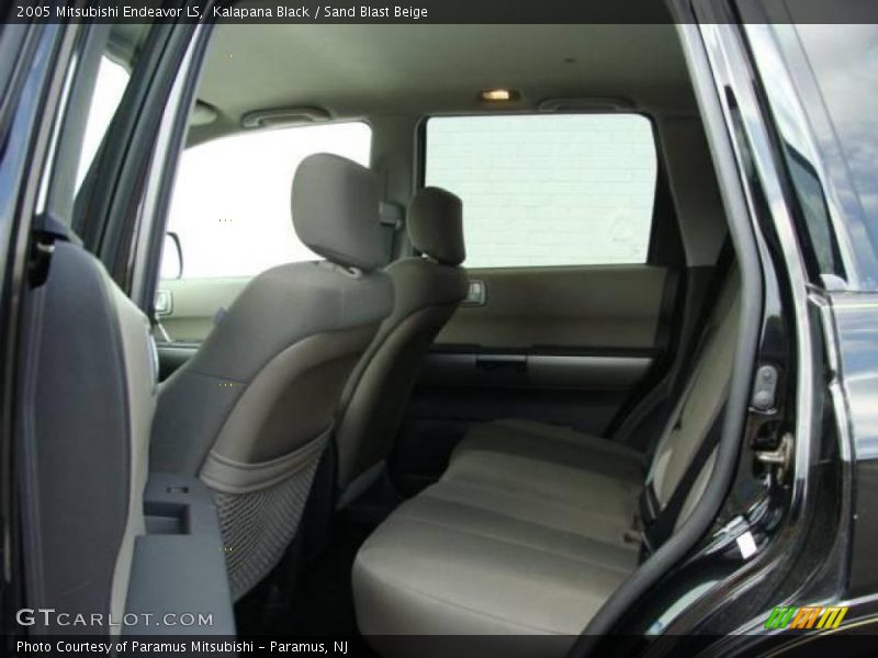 Kalapana Black / Sand Blast Beige 2005 Mitsubishi Endeavor LS