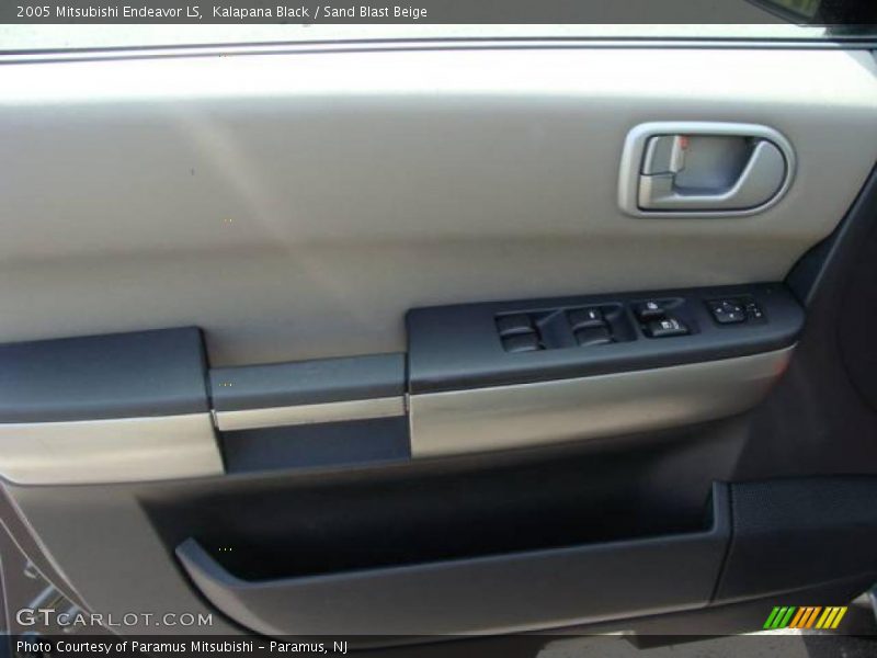 Kalapana Black / Sand Blast Beige 2005 Mitsubishi Endeavor LS
