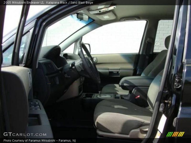Kalapana Black / Sand Blast Beige 2005 Mitsubishi Endeavor LS