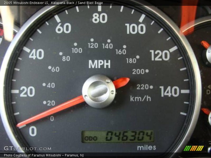 Kalapana Black / Sand Blast Beige 2005 Mitsubishi Endeavor LS