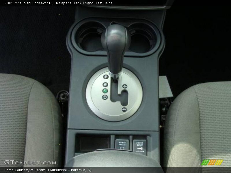 Kalapana Black / Sand Blast Beige 2005 Mitsubishi Endeavor LS