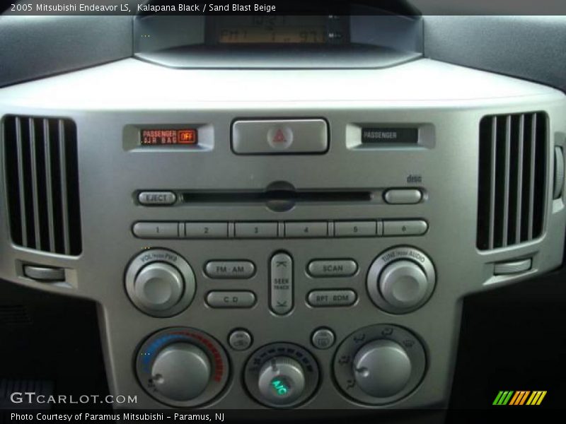 Kalapana Black / Sand Blast Beige 2005 Mitsubishi Endeavor LS