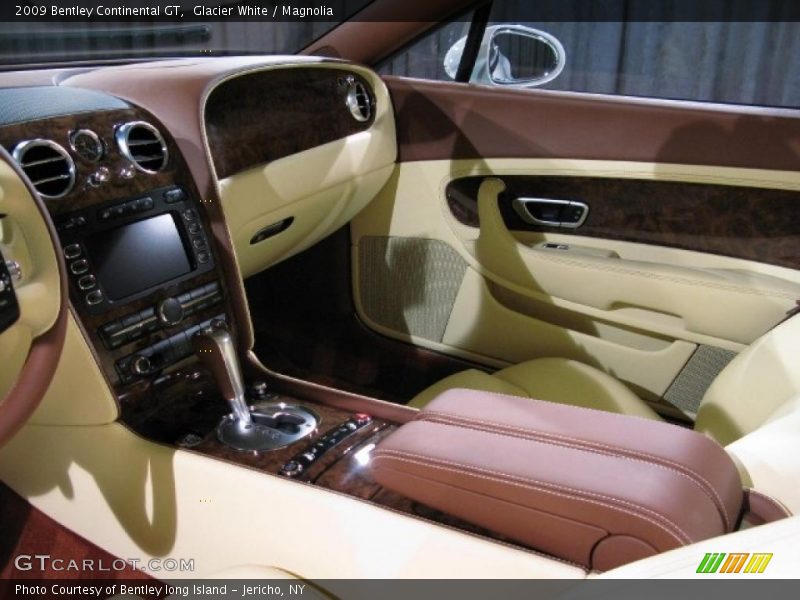 Glacier White / Magnolia 2009 Bentley Continental GT