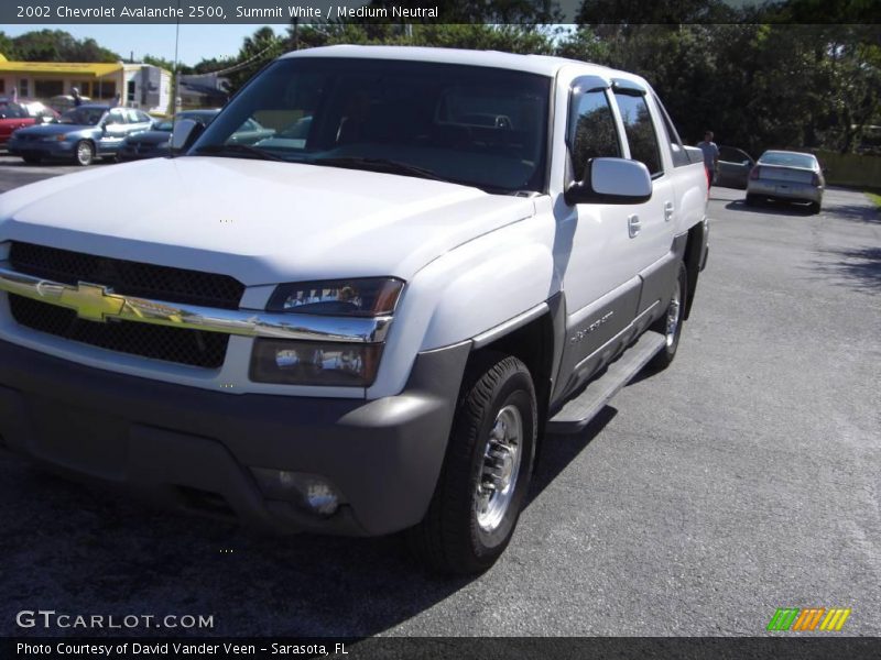 Summit White / Medium Neutral 2002 Chevrolet Avalanche 2500