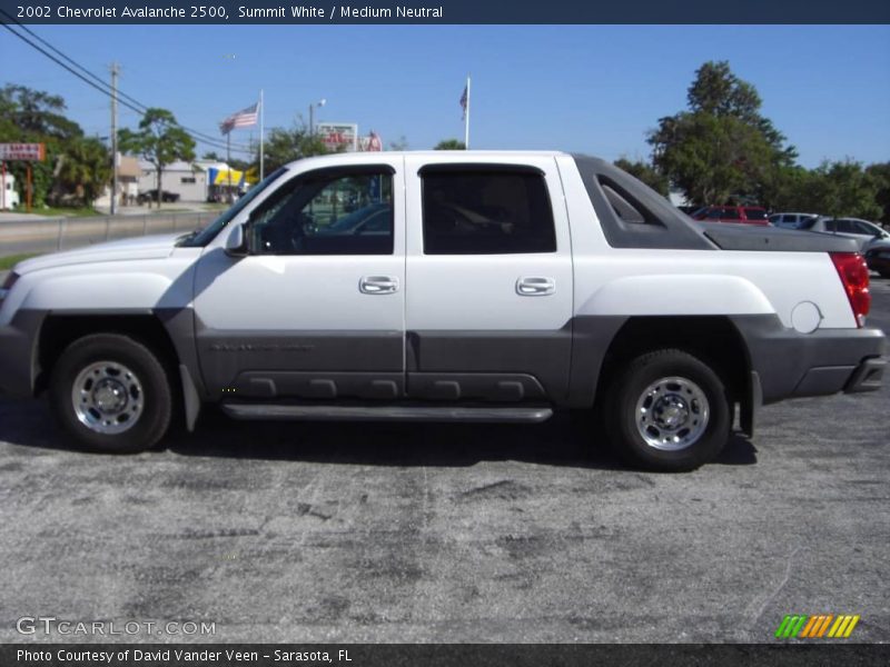 Summit White / Medium Neutral 2002 Chevrolet Avalanche 2500
