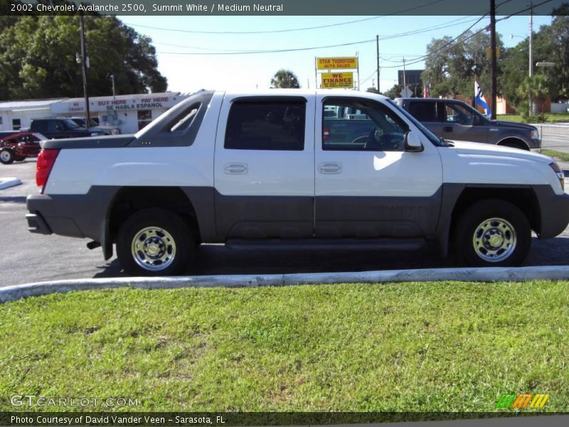 Summit White / Medium Neutral 2002 Chevrolet Avalanche 2500