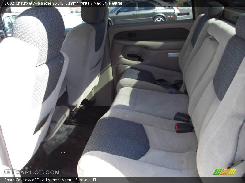 Summit White / Medium Neutral 2002 Chevrolet Avalanche 2500