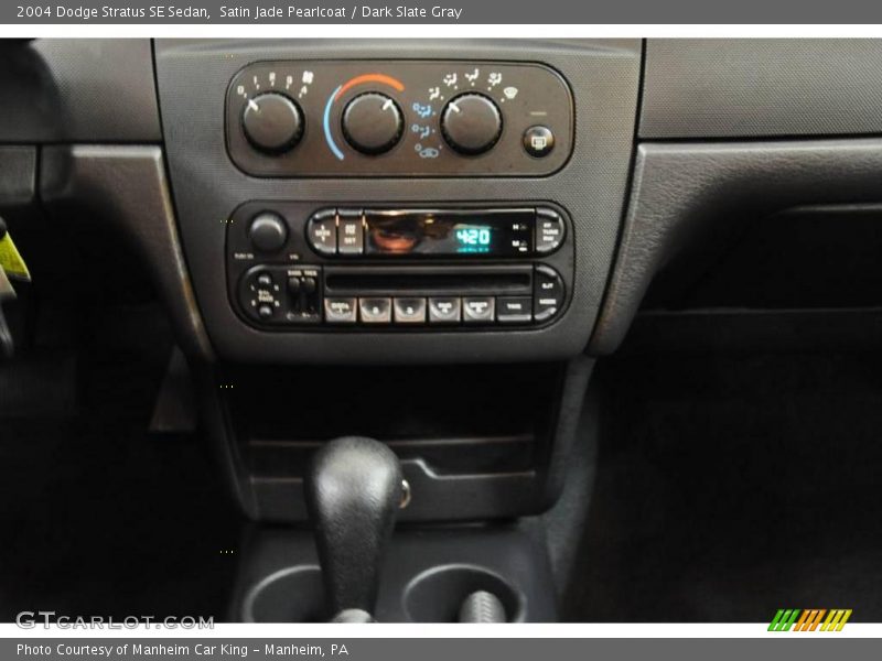 Satin Jade Pearlcoat / Dark Slate Gray 2004 Dodge Stratus SE Sedan