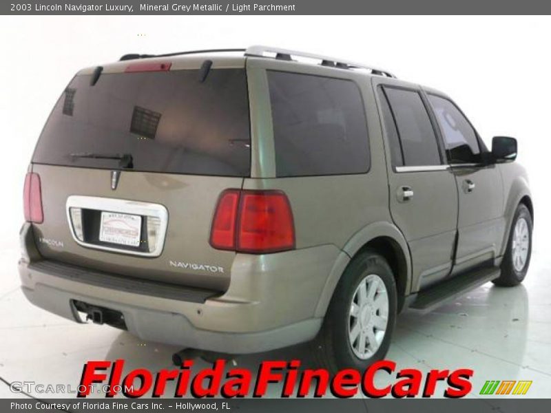 Mineral Grey Metallic / Light Parchment 2003 Lincoln Navigator Luxury