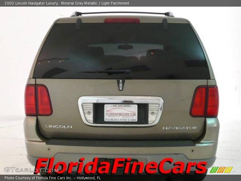 Mineral Grey Metallic / Light Parchment 2003 Lincoln Navigator Luxury