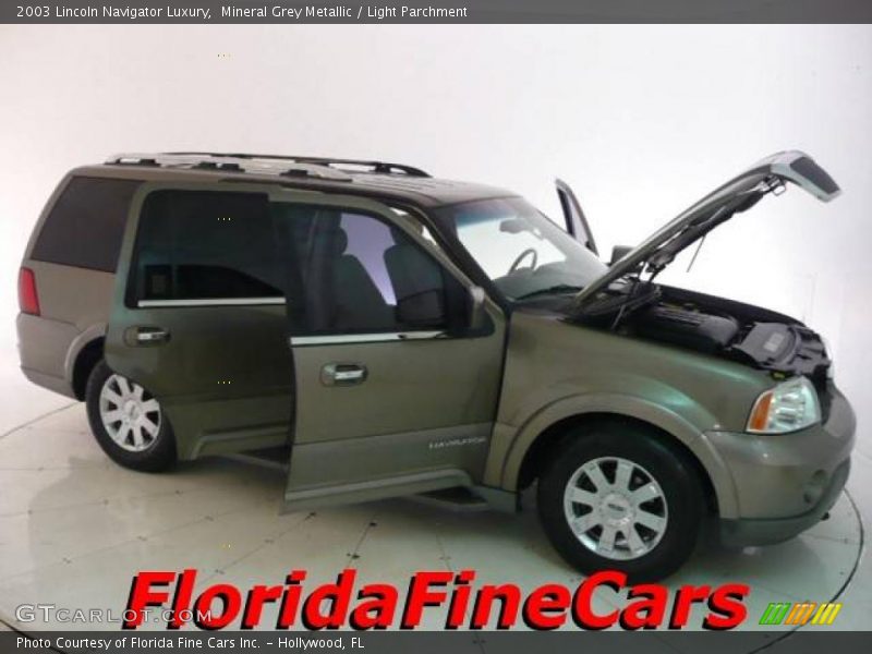 Mineral Grey Metallic / Light Parchment 2003 Lincoln Navigator Luxury